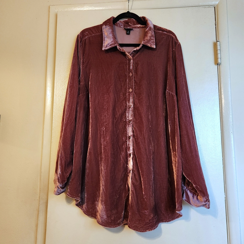 EUC Torrid 2X Madison Velvet Button-Up Shirt Mauve